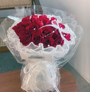 情人节送女朋友什么颜色的玫瑰花？