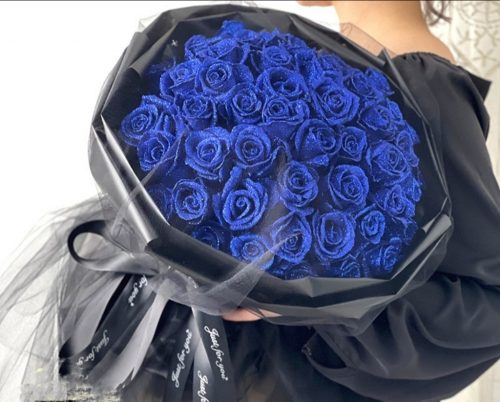 女朋友生日送蓝玫瑰合适吗？