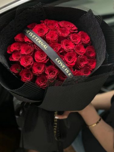 女朋友生日送红玫瑰还是粉玫瑰？